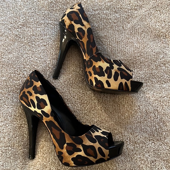 Jessica Simpson peep-toe platform high heel animal print shoes. SZ 7 - Picture 2 of 6